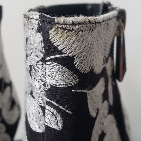 🌟HOSTPICK🌟Zara Floral Black&White High Heels - Picture 7 of 9